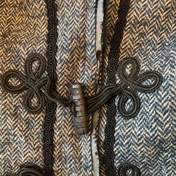 RIANI size 8 / EU 40 beaded collar gray wool blazer in excellent condition - Picture 6 of 13